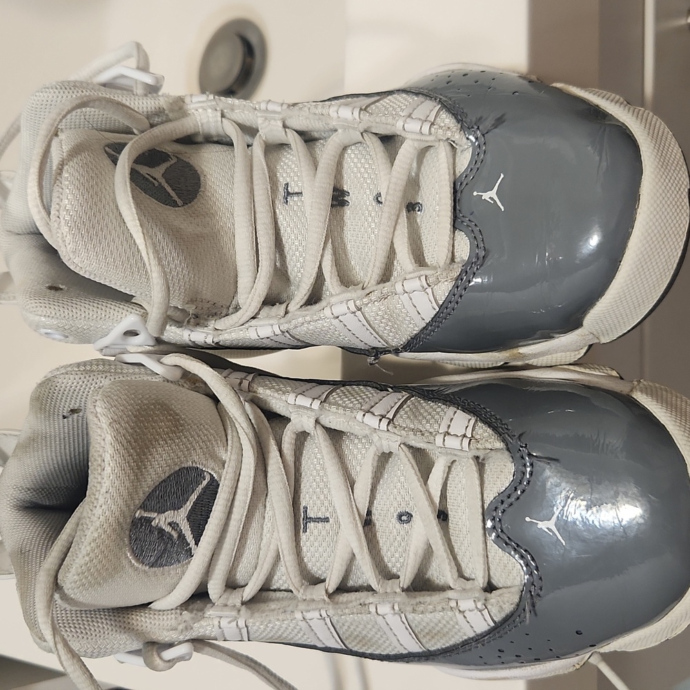 boys Jordan 6 Rings Sneakers white/grey size us 1..preloved good condition